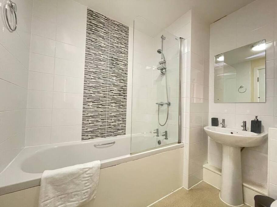 Stylish In Vibrant Salford, Manchester! *